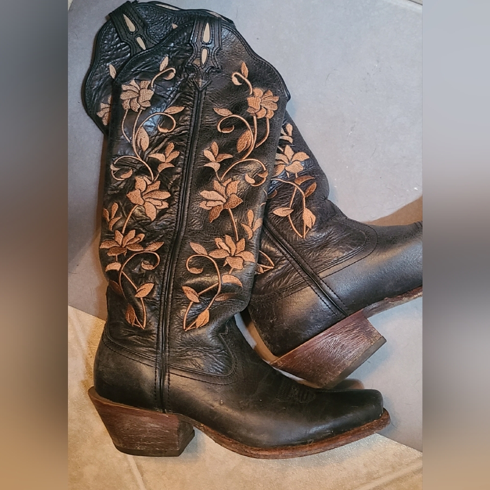 Twisted "X" stepping out, 16 inch boot